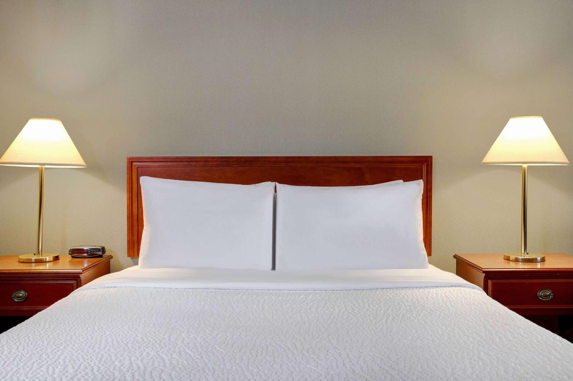 Days Inn By Wyndham ไวท์คอร์ท ภายนอก รูปภาพ