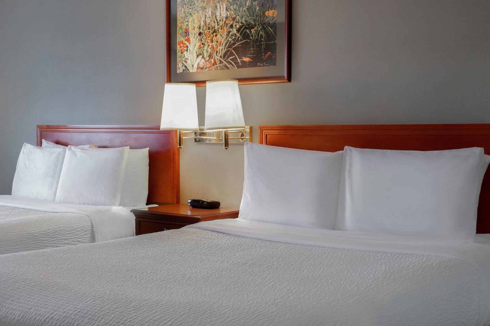 Days Inn By Wyndham ไวท์คอร์ท ภายนอก รูปภาพ