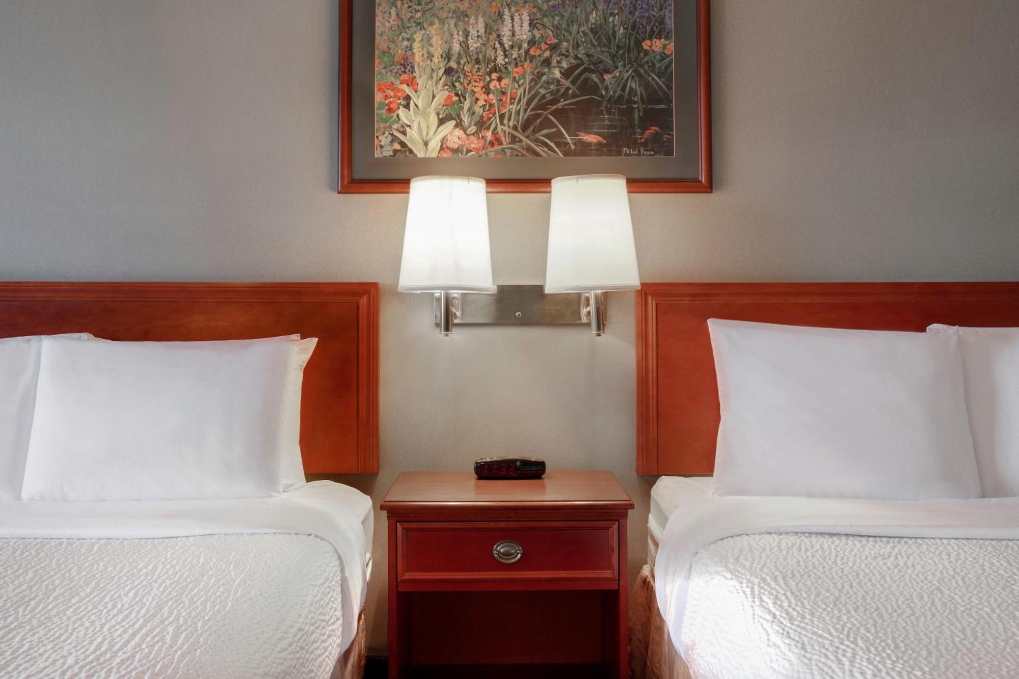 Days Inn By Wyndham ไวท์คอร์ท ภายนอก รูปภาพ